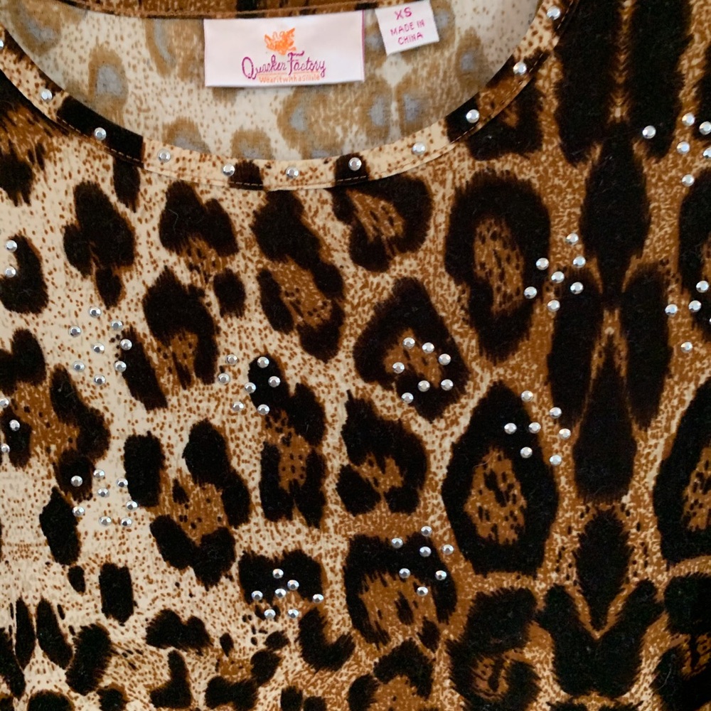 😎 Fun Leopard Blouse! - Picture 2 of 2